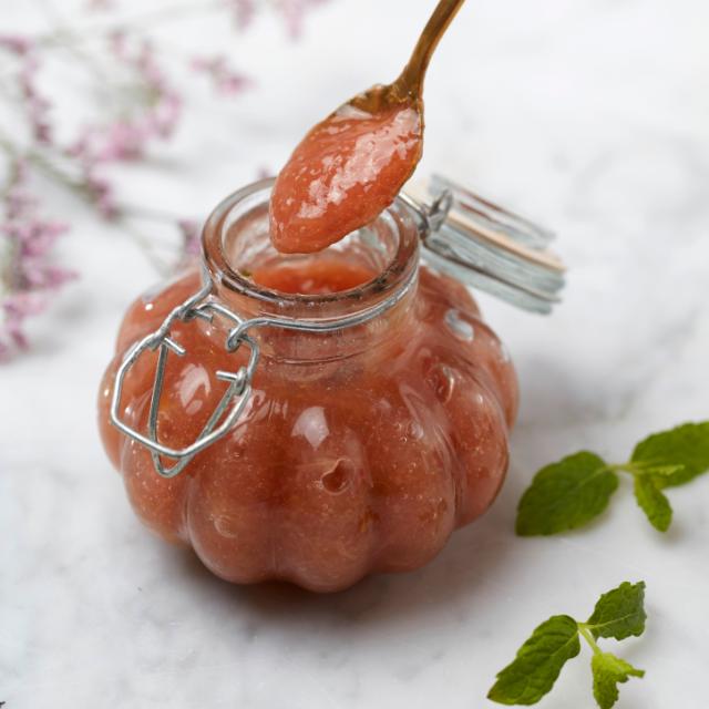 Rhubarb jam with elderflower